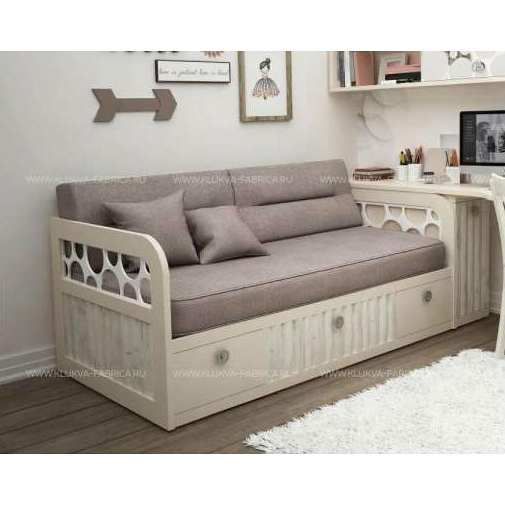 Детская кровать в виде дивана с мягкой спинкой